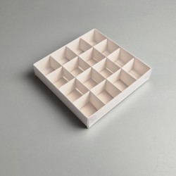 Коробка на 16 цукерок 150*150*30  біла з кришкою ПВХ 